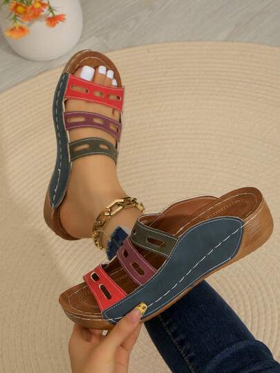 Nuevas sandalias de verano para niñas con estilo retro de punta abierta, zapatos de cuña hueca de tres colores, estilo vintage forestal, contraste de color rojo/azul/verde, antideslizante, suave, transpirable y cómodo, adecuado para uso diario, interior, exterior, moda callejera, ligero y fácil de usar, diseño personalizado de sandalias casuales para adolescentes, sandalias de contraste de color portátiles para múltiples escenarios