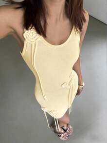 女士新款黄色3D立体花卉露背迷你针织连衣裙，优雅休闲性感时尚百搭，适合春夏沙滩派对穿着 - 黃色 - 查看 2