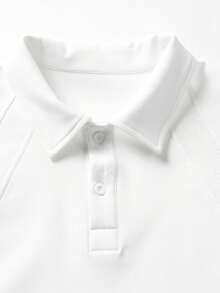 Camisa polo masculina branca BlueprintMan com ombros caídos e detalhe vazado, peça versátil e moderna com estilo vintage, leve e ideal para ocasiões formais e encontros. - Branco - Ver 4
