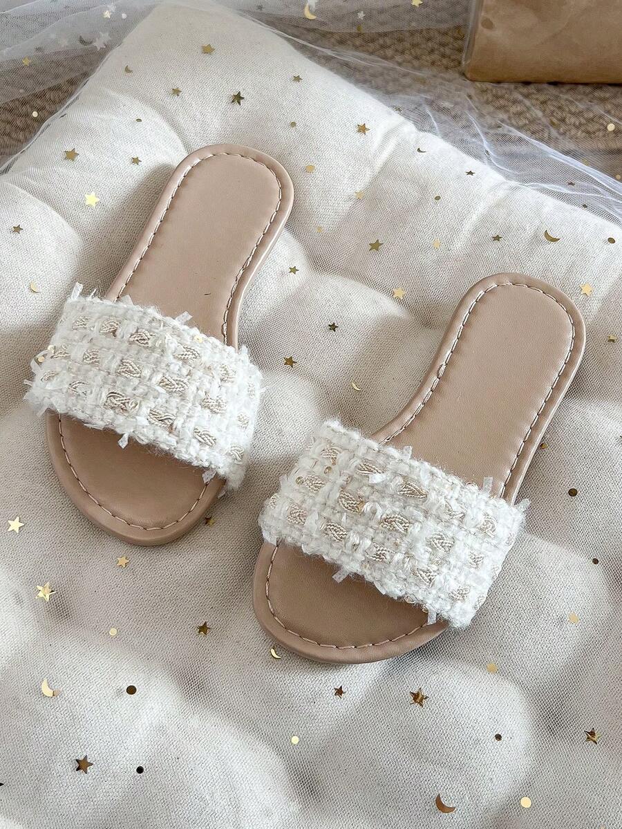 2pcs/Set Girls' White Embossed Sandals, 2026 New Arrival, White Embossed Gold Thread Woven Breathable Non-Slip Flat Luxury Style Sandals, Suitable For Daily Outings And Social Occasions - Beige - View 1