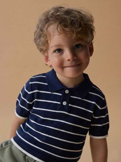 男童条纹领 Polo 衫，拼接色，短袖，轻薄针织衫，纽扣开襟，适合上学、日常穿着，春、夏、秋季皆宜。