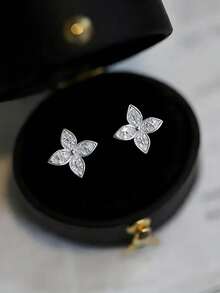 BALMORA 一对可爱优雅的S925纯银锆石花朵耳环，适合女性日常佩戴，也可作为礼物赠送。 - 銀色 - 查看 1