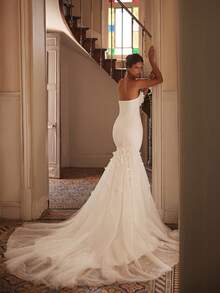 Ethereal Strapless Mermaid Wedding Dress With 3D Floral Appliqués, Wedding Dresses For Bride, Elegant And Comfortable, Includes Plus Sizes, Bridal Gown, Formal Dresses For Women, Suitable For Wedding, Party, After-Party Dress, Cocktail Party, Bride, Formal Occasions, Dinner Dress, Prom Dress, Birthday Party, Celebration, Gala, Festival, Ceremony, Graduation, Homecoming Dress, Vacation, White - 白色 - 查看 2