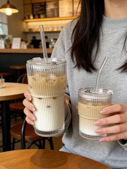 1 Set Vaso de vidrio a rayas con pajita y tapa, botella de agua de estilo minimalista portátil, vaso de vidrio a rayas verticales, taza reutilizable de alta calidad para café/jugo, recipiente multifuncional para bebidas, adecuado para el hogar, la oficina, la playa, diversas reuniones, aplicable para café, té, whisky, leche, helado y latte, etc.