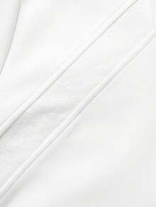 Camisa polo masculina branca BlueprintMan com ombros caídos e detalhe vazado, peça versátil e moderna com estilo vintage, leve e ideal para ocasiões formais e encontros. - Branco - Ver 5