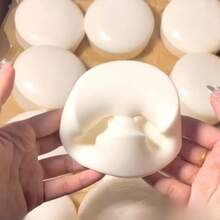 Đồ chơi bóp giảm căng thẳng hình bánh sữa chua siêu mềm, đàn hồi chậm, bánh sữa chua hình khối, đồ chơi bóp hình bánh mì với độ đàn hồi chậm, giảm căng thẳng, thích hợp làm quà tặng thư giãn cho người lớn, đồ chơi mềm mại và dễ thương, giúp giảm lo âu, giảm căng thẳng, món quà hoàn hảo cho các ngày lễ, sinh nhật, Giáng sinh và các bữa tiệc. - Xem 8