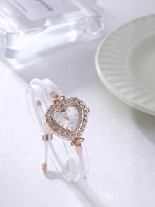 一套优雅的石英手表和珠宝配饰套装，包括一款时尚的圆形女士腕表和一条镶钻手链。 - 彩色 - 查看 4