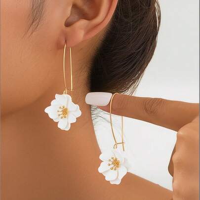 Elegant & Sweet Floral Petal Design Earrings For Women
