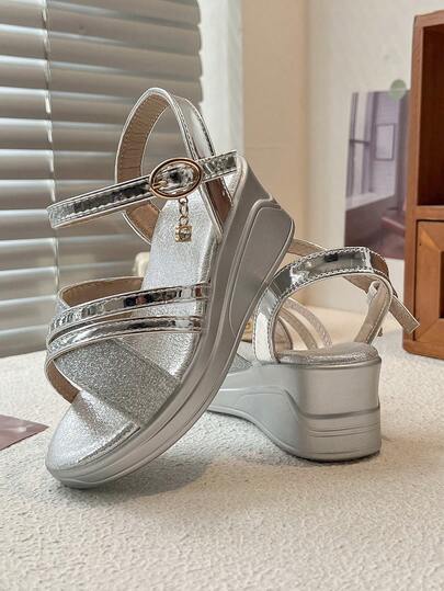 Summer New Girls' Silver Metallic Criss-Cross Strap Wedge Sandals, Glossy Buckle Platform Non-Slip Soft Bottom Comfortable Lightweight Easy On/Off, Suitable For Indoor/Outdoor, Daily, Campus, Beach, Party