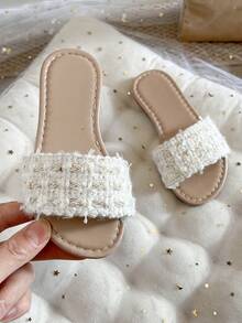 2pcs/Set Girls' White Embossed Sandals, 2026 New Arrival, White Embossed Gold Thread Woven Breathable Non-Slip Flat Luxury Style Sandals, Suitable For Daily Outings And Social Occasions - Beige - View 2