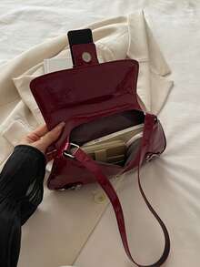 时尚纯色铆钉装饰腋下翻盖单肩包，适合购物、携带钱包、年轻女性、大学生、新婚夫妇、白领人士使用。也适合办公室、学校、工作、商务、通勤、户外活动、旅行、郊游等各种场合。 - 酒紅色 - 查看 8