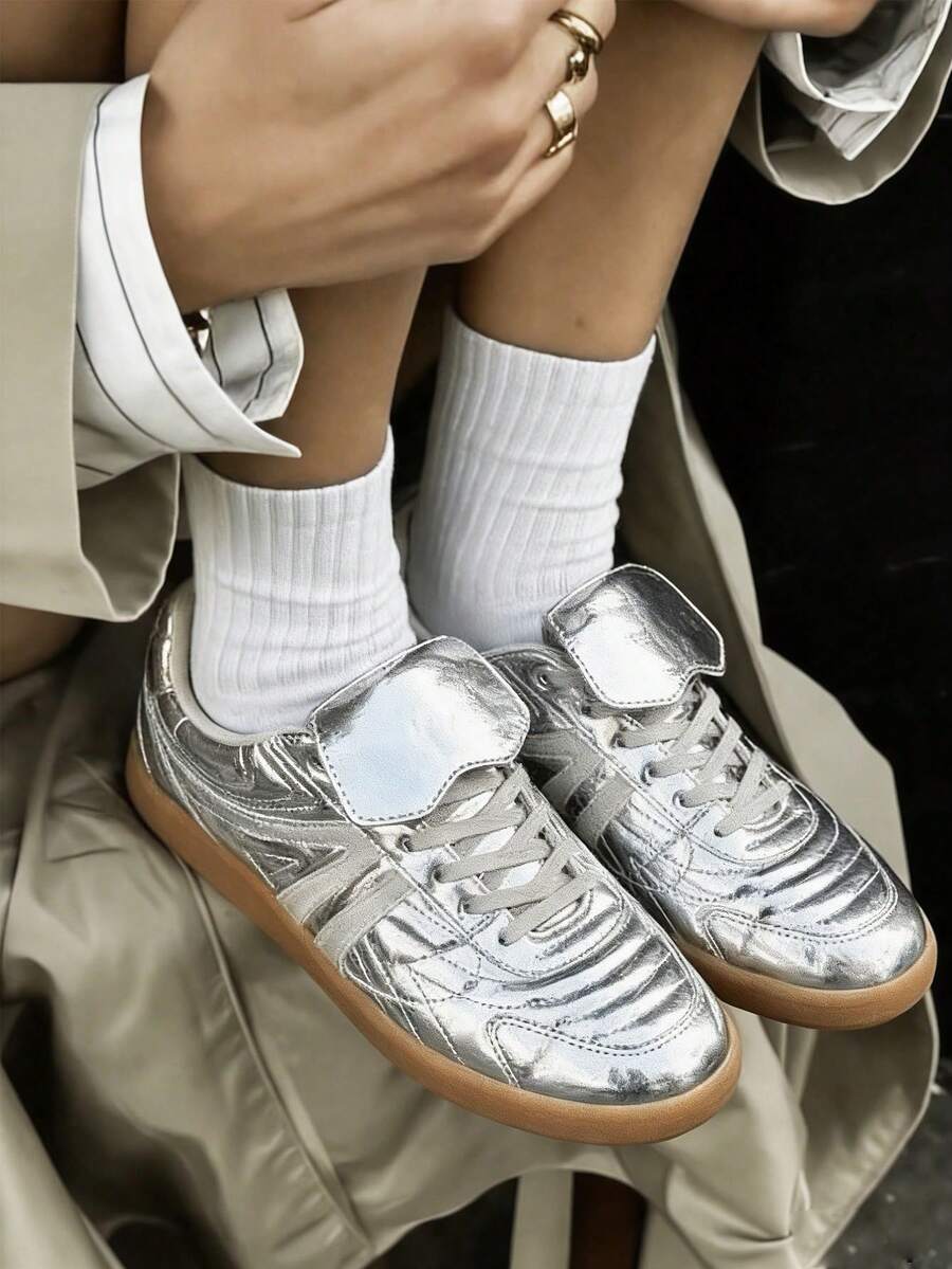 2025 Fashion Sneakers For Women Lace Up Tennis Shoes Low-Top Sneakers Walking Dressy Comfortable Casual Retro Sneakers Vintage Shoes Street Style - 銀色 - 查看 1