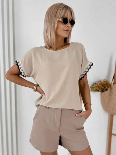 Solstice Apparel 法式慵懒风纹理圆领短袖T恤，撞色蕾丝袖口宽松版型上衣，通勤百搭春夏