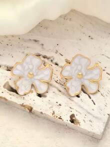 Lady's 18K Gold Plated Flower Earrings, White Resin Flower Stud Earrings, Moisture-Proof, Hypoallergenic, Made Of Stainless Steel, Fashionable And Jewelry. - Multicolor - View 5