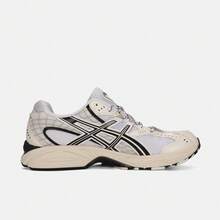 Asics Unisex GEL-NIMBUS 10.1 Running Shoes, Low-Top 1203A543-108 - Black and White - View 2