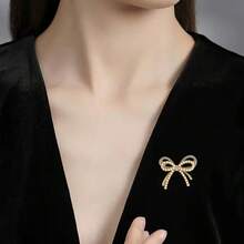 1枚优雅蝴蝶珍珠胸针，精致胸针，高端女士时尚配饰，防止走光 - 米色 - 查看 3