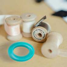 Sewing Machine Thread Spool Holder, DIY Cute Round Rubber Storage Organizer Tool, Suitable For Metal And Plastic Sewing Machines, Embroidery Machines Thread Spool Silicone Storage Ring - Multicolor - View 3