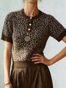 Áo nữ mùa Xuân/Hè 2026 mới, áo dành cho ngày lễ tình nhân, áo len dệt kim tay ngắn họa tiết da báo nứt màu nâu trắng, áo len cổ tròn dáng ôm, áo len đa năng dễ phối đồ. - màu nâu - Xem 5