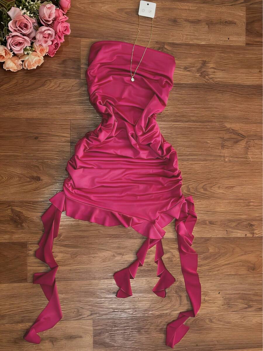 优雅修身紫红色无肩带连衣裙，专为时尚女性设计，采用不对称下摆和飘逸腰带——完美适用于派对、海滩度假、音乐节、休闲外出等场合，紫红色夏季连衣裙 - 玫紅色 - 查看 1