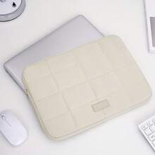 一款可爱的绗缝笔记本电脑保护套，带拉链，适用于 13、13.3 和 14 英寸的笔记本电脑。这款柔软、防震、轻便的保护套采用简约的韩式格子设计，以蓝色、粉色和白色为主色调。 - 查看 7