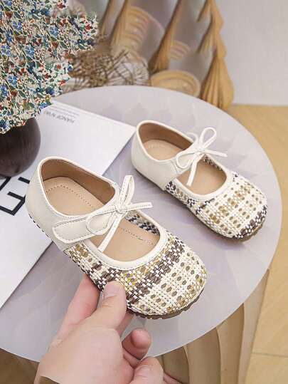 2026新款女童鞋，波西米亚风玛丽珍鞋，编织鞋面饰有可爱蝴蝶结，简约可爱，魔术贴搭扣方便穿脱。