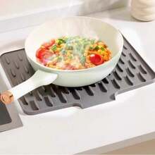 多功能硅胶沥水垫，适用于厨房台面 - 水槽导流垫，可用于沥干碗碟，并具有耐热锅垫功能 - 彩色 - 查看 3