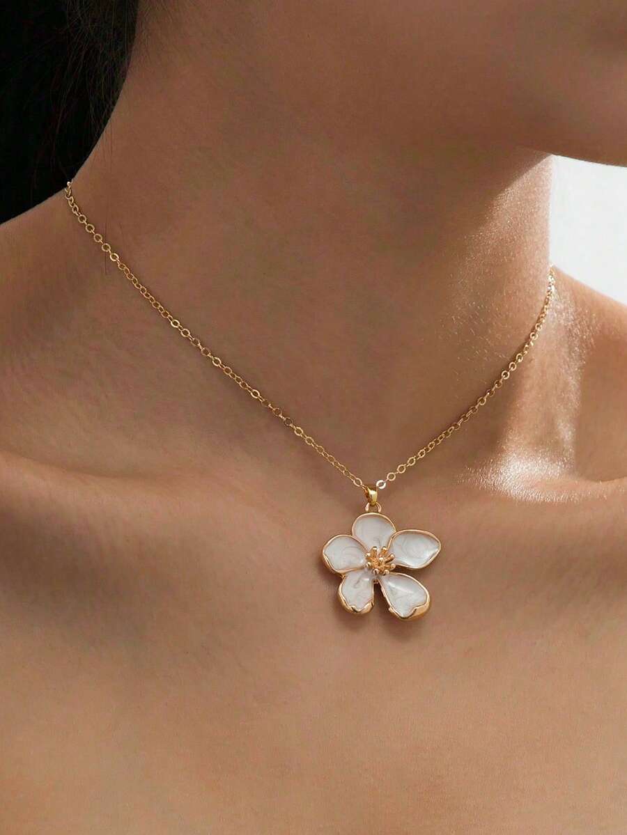 1pc Elegant White & Green Asymmetrical Five-Petal Flower Pendant Necklace, Romantic Gift For Wedding/Engagement, Suitable For Daily Wear, Girlfriend/Fiancee Jewelry Gift - White - View 1