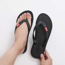 Chanclas para hombres, sandalias tipo chancla de alta gama antideslizantes y resistentes a los olores, zapatos de playa de goma con suela gruesa y de moda para exteriores - Negro - Ver 7