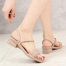 Sandalias de tacón alto para mujeres Sandalias de dos vías de nuevo estilo para mujer.Social. Playa. Tacón grueso. Sandalias planas con tiras. Antideslizantes. Tacón medio. Para llevar al aire libre. Aumentan la altura. Estilo versátil. - Beis - Ver 3