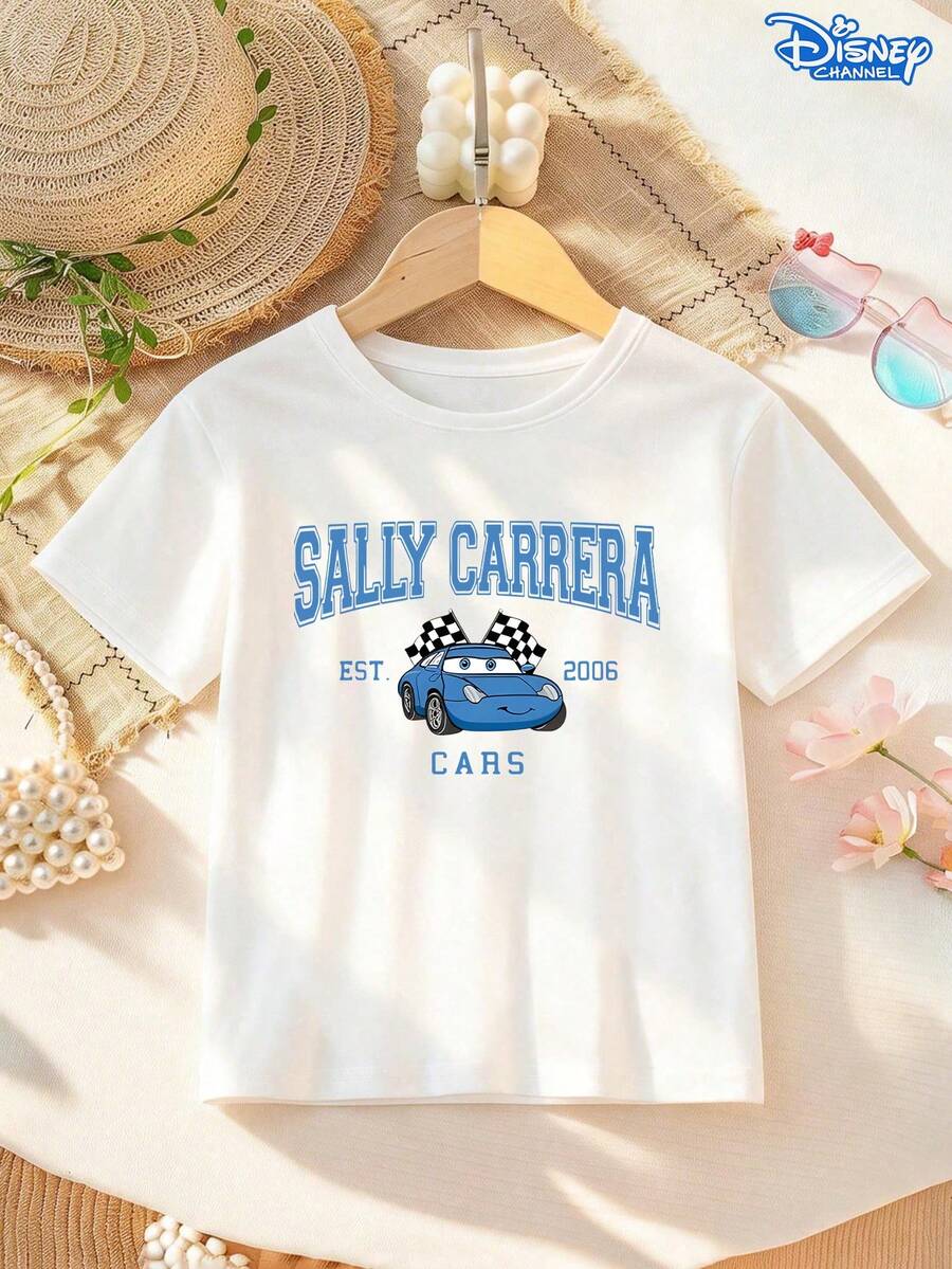 Disney Cars Sally Print Kids T-Shirt, White Loose Crew Neck Top, Blue Sally Car With Repeated Letters, Checkered Flag &, Full Of Racing Vibe, Breathable Skin-Friendly, All-Match For Summer Outing & School, Unisex - 白色 - 查看 1