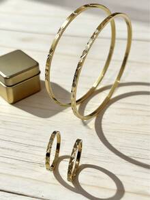 Bộ 4 món: 2 vòng tay & 2 nhẫn, nhẫn kiểu Pháp giản dị với họa tiết hoa đa sắc, chất liệu thép không gỉ 316, phù hợp để đeo hàng ngày, đi làm, mua sắm, hẹn hò, gặp gỡ bạn bè. Bộ trang sức thời trang đa năng dành cho phụ nữ theo đuổi phong cách giản dị nhưng tinh tế. - Bộ chăn ga gối đệm 4 món bán sỉ - Xem 8