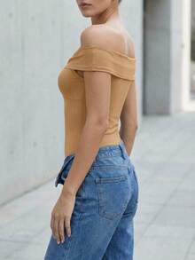 Boddy elegante de hombros descubiertos con detalle de nudo frontal, Licra. - Camel - Ver 4