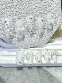 10片手工丝带珍珠美甲贴，优雅天鹅手绘浮雕假指甲，学生礼物，美甲贴纸，中长款美甲用品（1片果冻贴纸+1把指甲锉） - 白色 - 查看 2