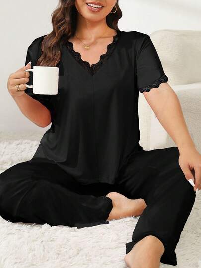 Bộ đồ ngủ cỡ lớn dành cho nữ, cổ chữ V, viền hoa.