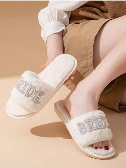 1 Pair Women's Pearl & Rhinestone Letter "Bride" Decor Flat Wedding Shoes, Autumn/Winter Indoor/Outdoor Fluffy Open Toe Slippers, Elegant Bridal Wedding Party White Fluffy Wedding Shoes, Engagement Comfortable Slippers