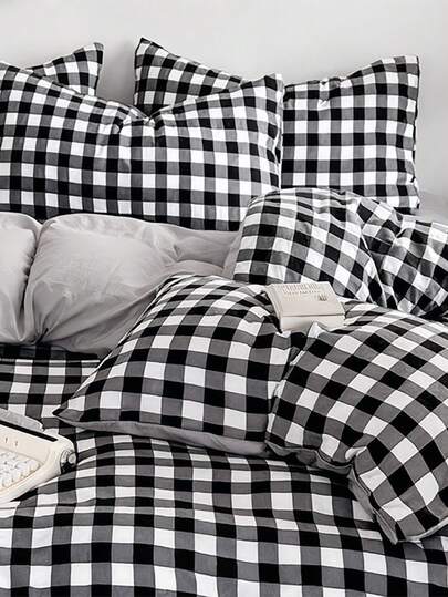 4pcs Minimalist Black Plaid Striped Bedding Set For Student Dormitory Bunk Beds, Home Use (1pc Duvet Cover + 1pc Flat Sheet + 2pcs Pillowcases), Skin-Friendly Moisture-Wicking Soft Fabric, Durable Washable, Suitable For Bedroom, Guest Room, Dormitory, All Seasons, Unisex