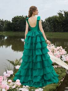 Faeriesty Elegante vestido de noche de mujer con tirantes anchos y volantes - Vestido con capas elegante con llamativos tirantes de hombro, encantadores acentos de lazo, falda de múltiples capas dramática, perfecto para fiestas, banquetes, bodas, bailes de graduación y eventos de gala de primavera - Verde Oscuro - Ver 2