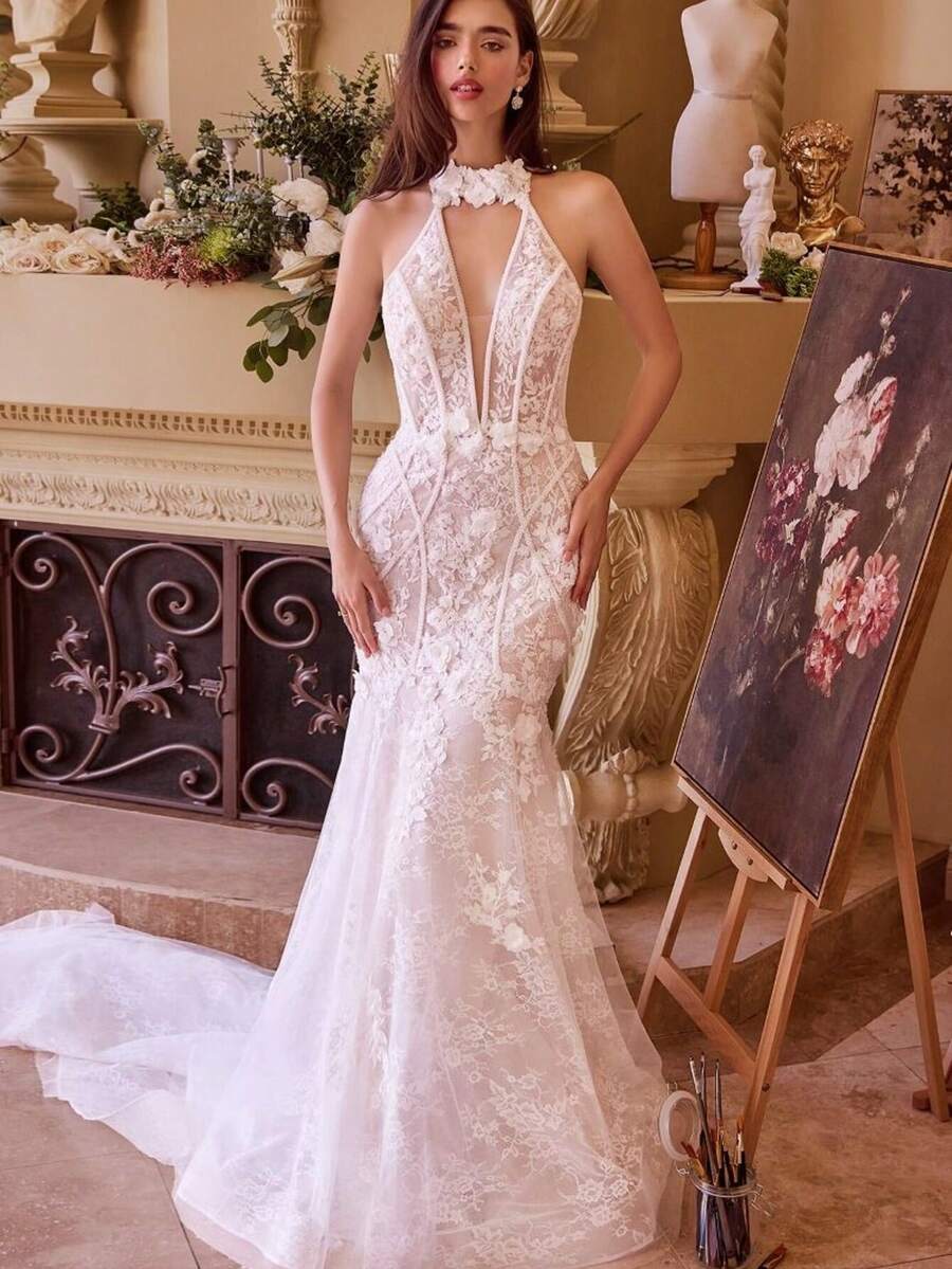 Halter Neckline Lace Wedding Dress Designed To Elongate Neck And Highlight Shoulders, Fitted Mermaid Silhouette Enhances Natural Curves, Dimensional 3D Floral Appliqué Elevates Couture Glamour And Texture, Heavy Lace Craftsmanship Creates Luxurious Presence, Ideal For Luxury Banquet Wedding And Artistic Theme Ceremony, High Fashion Sexy Bride Aesthetic. - 白色 - 查看 1