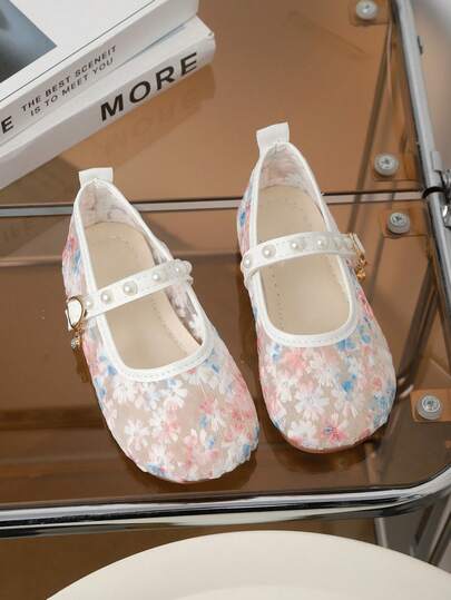 1双女童平底鞋，百搭乳白色，绣花装饰，吊坠点缀，珍珠点缀，田园风可爱平底凉鞋，魔术贴搭扣，适合度假、户外活动和搭配服装