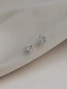 BALMORA 一对可爱优雅的S925纯银锆石花朵耳环，适合女性日常佩戴，也可作为礼物赠送。 - 銀色 - 查看 7