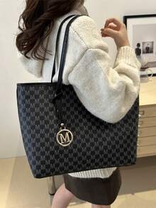 Women's Large Capacity Tote Bag With All-Over M Monogram,  Shoulder Bag For Work & Daily Use, Elegant PU Leather Handbag With Gold Pendant - 黑色 - 查看 3