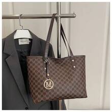 Women's Large Capacity Tote Bag With All-Over M Monogram,  Shoulder Bag For Work & Daily Use, Elegant PU Leather Handbag With Gold Pendant - 咖啡棕 - 查看 2