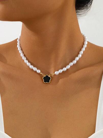 1 chiếc dây chuyền mặt dây chuyền hình cỏ bốn lá đen đính ngọc trai giả tinh tế, thích hợp cho nữ giới đeo hàng ngày, sinh nhật, ngày lễ, Ngày của Mẹ, các buổi họp mặt, kỳ nghỉ biển.