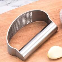 1pc Stainless Steel Garlic Press, Manual Garlic Mincer Easily Crushes Garlic (1pc, Silver) - Silver - View 2