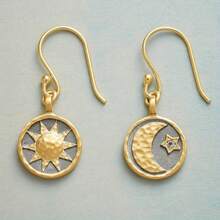 Pendientes artesanales vintage de sol y luna de cobre, pendientes con colgante de estilo bohemio para mujeres - Dorado - Ver 1