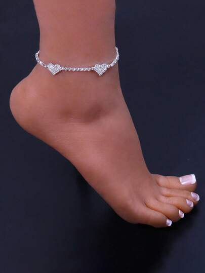 一款时尚的水钻心形脚链，欧美海滩风配饰，百搭闪亮，女士必备。