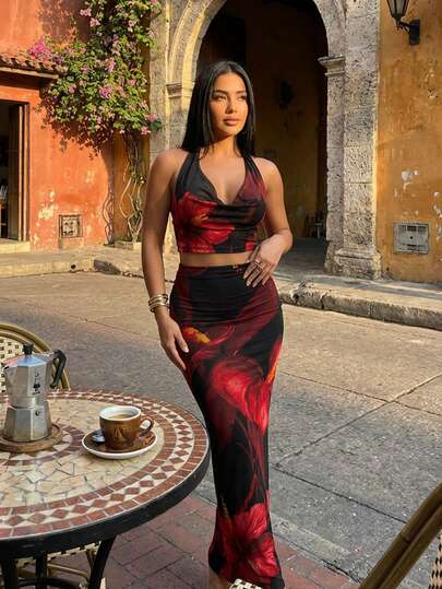 Conjunto versátil de primavera/verano para vacaciones: Camiseta de tirantes con encaje floral y falda negra