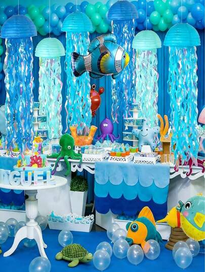 1/3 adet Mavi Denizanası Kağıt Fener, yılbaşı aile partileri, okyanus temalı çocuk doğum günü partileri, denizkızı temalı doğum günü süslemeleri, bebek partileri, yatak odası tavan süslemeleri, şenlikli atmosfer düzenlemeleri veya okyanus temalı etkinlik süslemeleri için mükemmel bir asılı dekorasyon seçeneğidir. Yılbaşı kutlamalarına ve çeşitli gündelik/temalı partilere eğlenceli ve büyülü bir okyanus havası katarlar, büyüleyici güzelliği kullanışlı yeniden kullanılabilirlikle mükemmel bir şekilde birleştirirler.