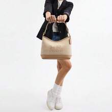 Coach CAK91IMLG6 Bolso grande de hombro/bandolera/mano para mujer, bolso hobo, bolso clásico de lona con monograma de lujo, de gran capacidad, duradero, fácil de cuidar, versátil y elegante, regalo perfecto para el Día de la Mujer/Día de la Diosa. - color té con leche - Ver 4