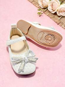 1双儿童白色珠光方头平底鞋，仿珍珠水钻蝴蝶结玛丽珍鞋，适合夏季郊游、婚礼、学校派对、休闲穿着 - 白色 - 查看 5